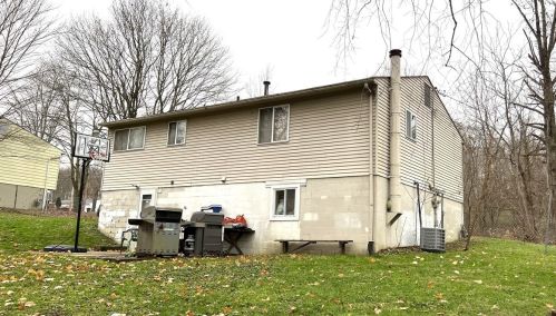 1050 Clarksville Rd, Hermitage, PA 16148-2944