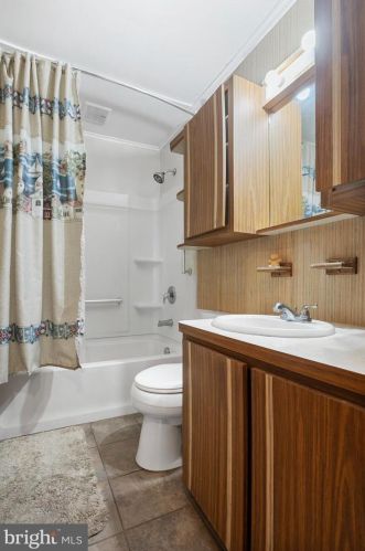 667 Brighton Ter, Holmes PA  19043-1009 exterior