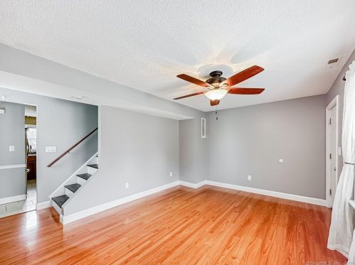 148 Macarthur Dr, Waterbury, CT 06704-2242
