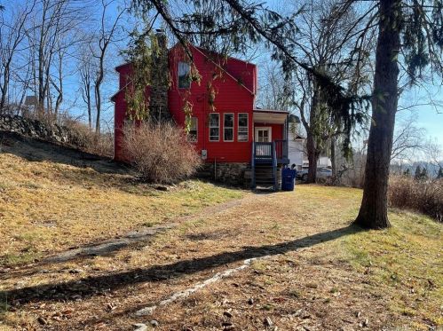 681 Park Rd, Waterbury, CT 06708-2363