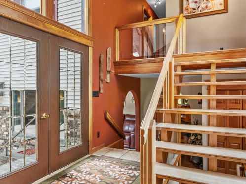 1410 Whitewater Dr, Manitowoc WI 54220-9437 exterior