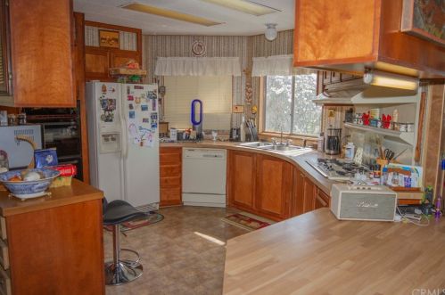 38080 Sweetbriar Ln, Orange Cove, CA 93675-9771