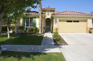 305 Ruthon Dr, Bakersfield, CA 93312-7104