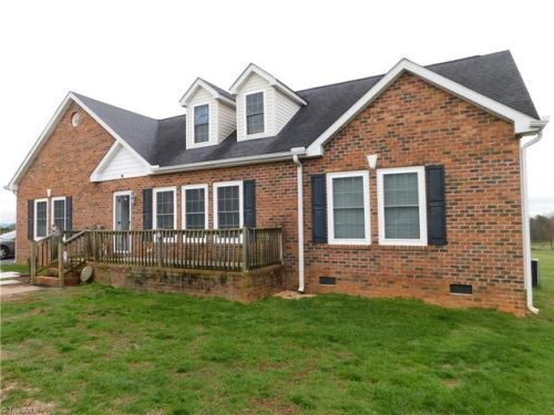 194 Chilton Rd, Ash Hill, NC 27007-8038