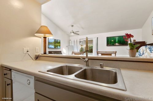 4600 Lamont St, San Diego CA 92109-3529 exterior