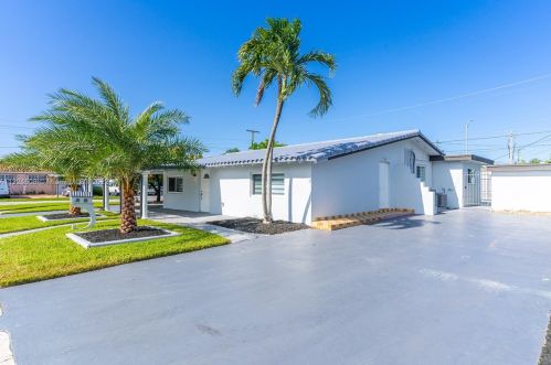 4791 8th Ct, Hialeah, FL 33012-3513