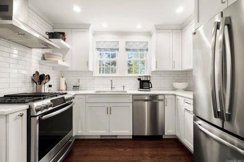 20 Hazelton Dr, White Plains NY  10605-3818 exterior