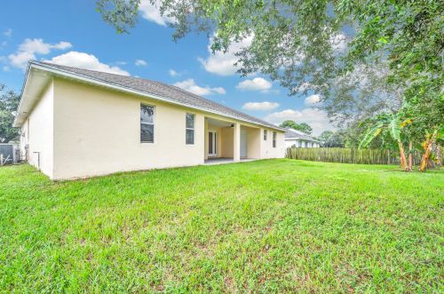 2342 Cooper Ln, Fort Pierce FL  34984-5056 exterior