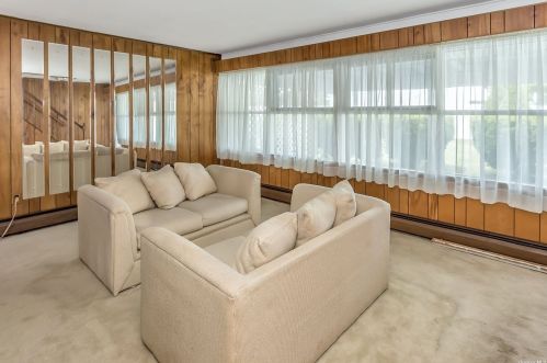 61 Summer Ln, Hicksville NY  11801-6331 exterior