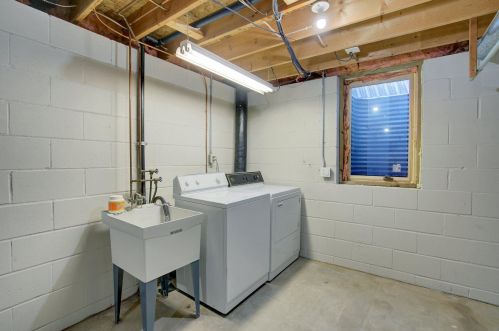 900 89th St, Minneapolis MN 55425-1971 exterior