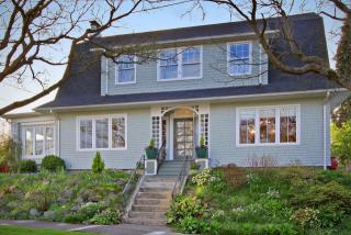 2205 Warren Ave, Seattle, WA 98109-2333
