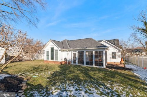 1802 Pimmit Dr, Falls Church VA  22043-1114 exterior