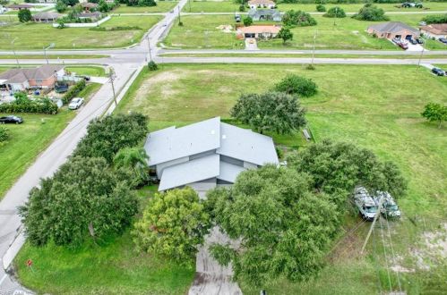 1224 16th Ter, Cape Coral, FL 33909-5393