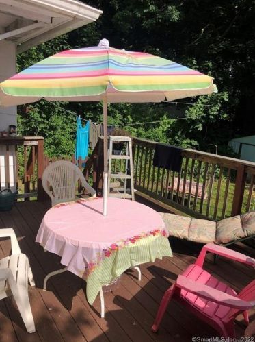 18 Simsbury St, Waterbury CT  06704-2719 exterior