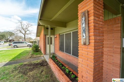 2403 Walnut Ave, Victoria, TX 77901-4338