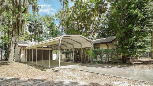 1050 Forest Dr, Tavares, FL 32778-3758