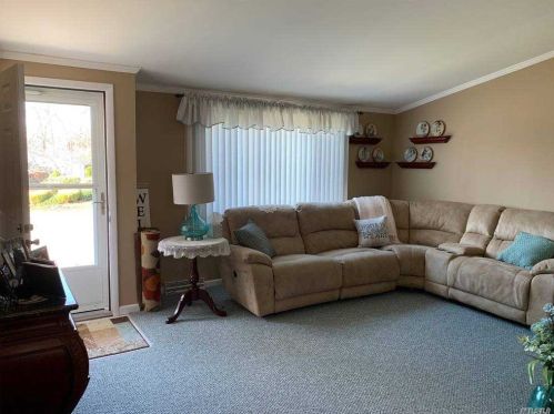 1407-9 Middle Rd, Baiting Hollow, NY 11933-1464