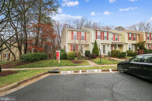 1619 Fieldthorn Dr, Herndon, VA 20194-1596