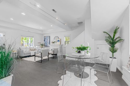 1960 San Ramon Ave, Mountain View CA  94043-2960 exterior