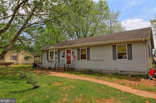 700 5th St, Slaughter Beach, DE 19963-2027