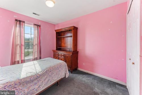 208 Buena Vista Dr, Kennett Sq PA  19348-4220 exterior