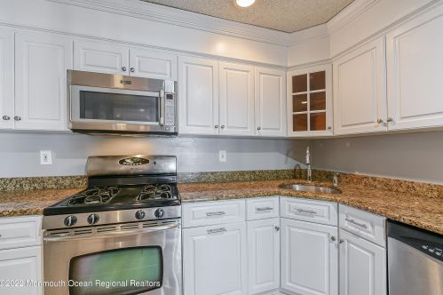 45 Tulip Ln, East Freehold, NJ 07728-4034