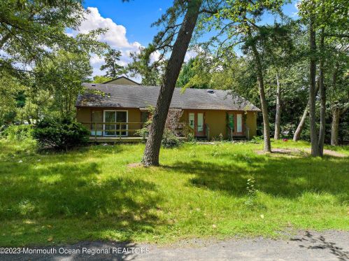 107 Lk Dr, Lakewood NJ  08701-3161 exterior