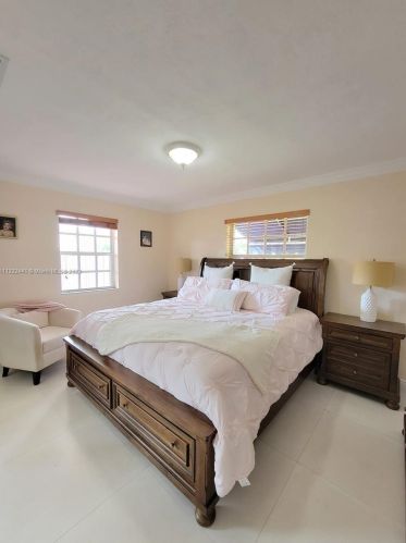 17 Suffolk Ave, Hialeah FL  33010-5035 exterior