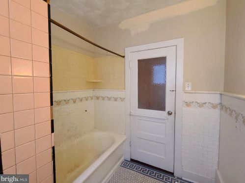 236 Hamilton Ave, Trenton NJ 08609-2715 exterior