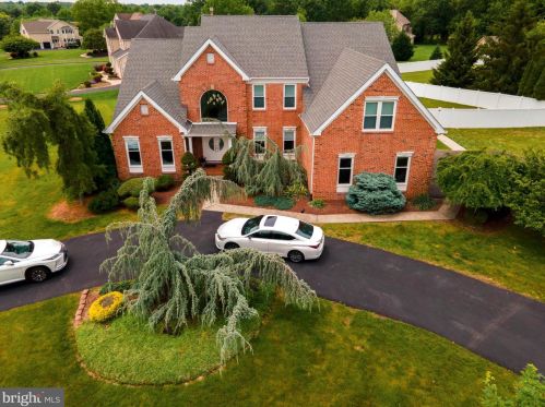 62 Silo Hill Dr, Southampton, PA 18954-1147