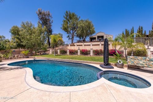 1061 Nonchalant Dr, Simi Valley, CA 93065-5746