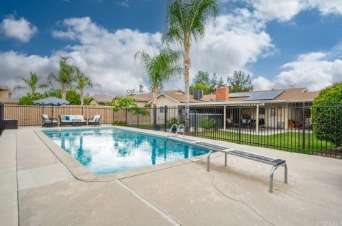 26237 Mission Rd, Loma Linda, CA 92354-6543