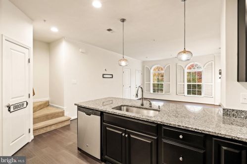 7542 Brunson Cir, Gainesville VA  20155 exterior