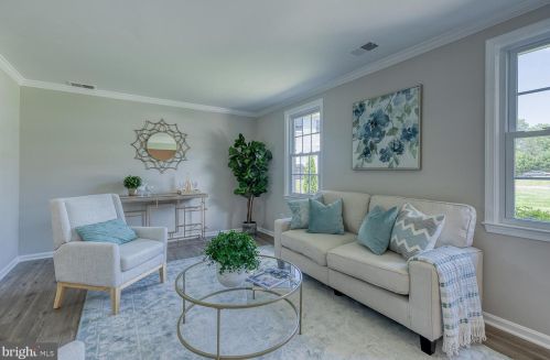 3302 Oak Run Ct, Falls Church, VA 22042-3415