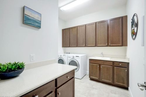 9433 Isla Bella Cir, Bonita Springs FL  34135-7276 exterior