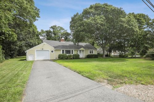 76 Center St, Yarmouth, MA 02675-1310