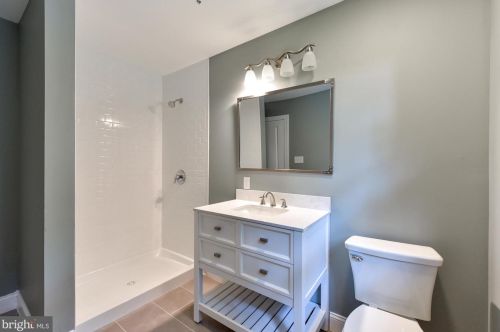 5 Holly Ct, Blenheim NJ  08012-5303 exterior