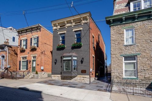 956 Hatch St, Cincinnati, OH 45202-1534