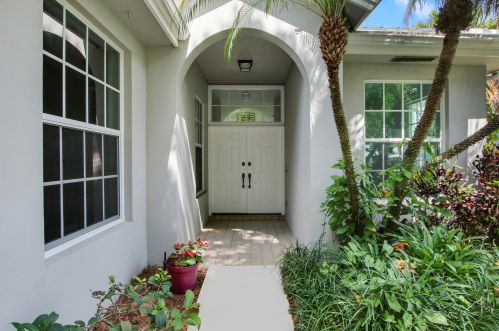 975 Bear Island Cir, West Palm Beach FL  33409-2062 exterior