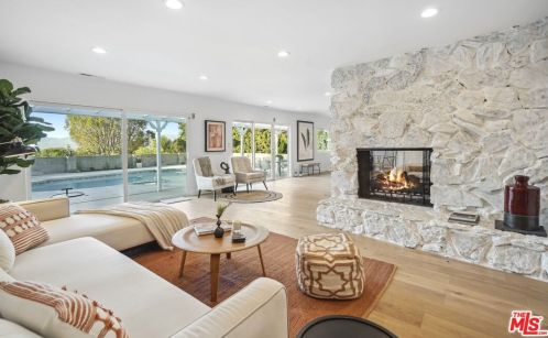 3351 Wrightwood Dr, North Hollywood CA  91604-3939 exterior