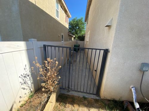 1323 Burdock St, Beaumont CA  92223-8301 exterior