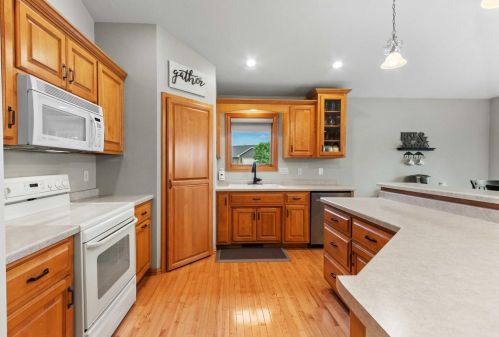 2722 Teresa Dr, Green Bay WI  54311-5586 exterior