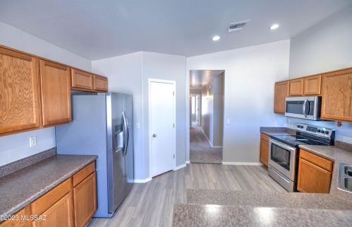5877 Farmridge Dr, Tucson, AZ 85756-9724