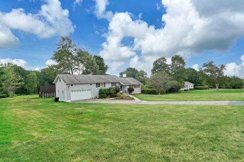 3 Top O Hill Rd, New Hamburg, NY 12590-2216
