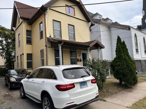 24 Park St, Bridgeport, CT 06611-3928