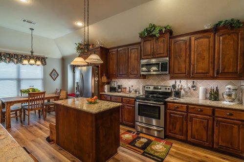 6905 Gamecock Dr, Greenville TX  75402-7720 exterior