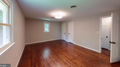 913 Lake Dr, Trenton NJ  08648-4003 exterior