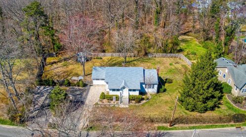 53 Oceanview Ave, Oakdale, NY 11769-2321