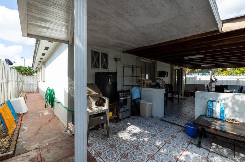 3153 70th Ter, Hialeah FL  33018-5272 exterior