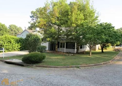 1019 Autumn Crest Dr, Stone Mountain, GA 30083-5154